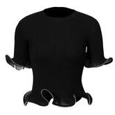 Haut en tricot côtelé ajusté à manches courtes et col ras du cou avec bordure zippée à volants artistiques